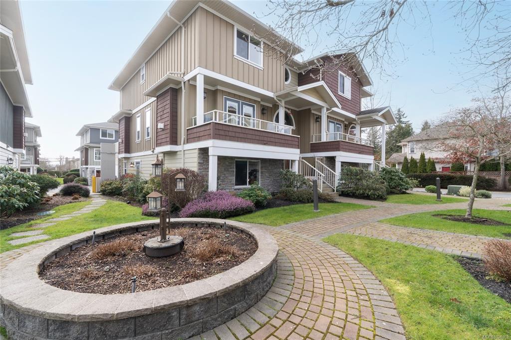 560 Heatherdale Lane, 1026552, BC,