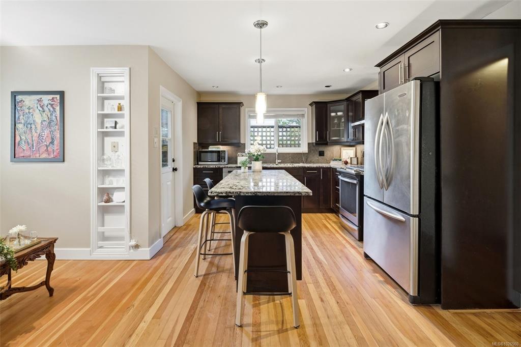 Fifth View of 3511 Salsbury Way, Saanich, BC, V8P 3K7