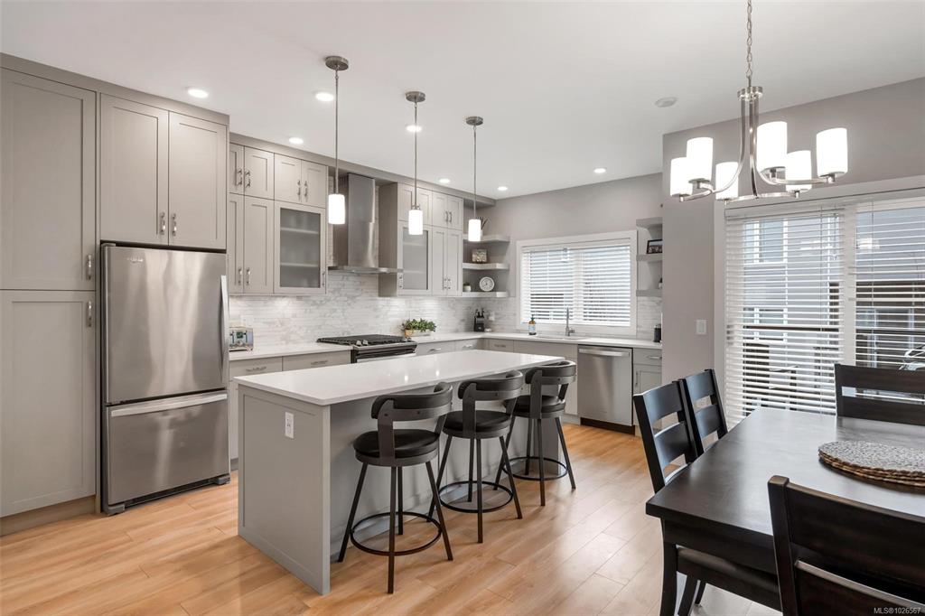 Third View of 4355 Viewmont Ave, The Reeve, Saanich, BC, V8Z 5K8