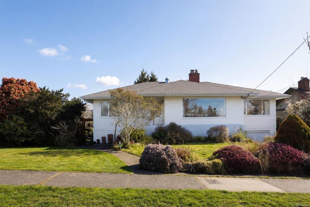 Second View of 683 Richmond Ave, Victoria, BC, V8S 3Y8