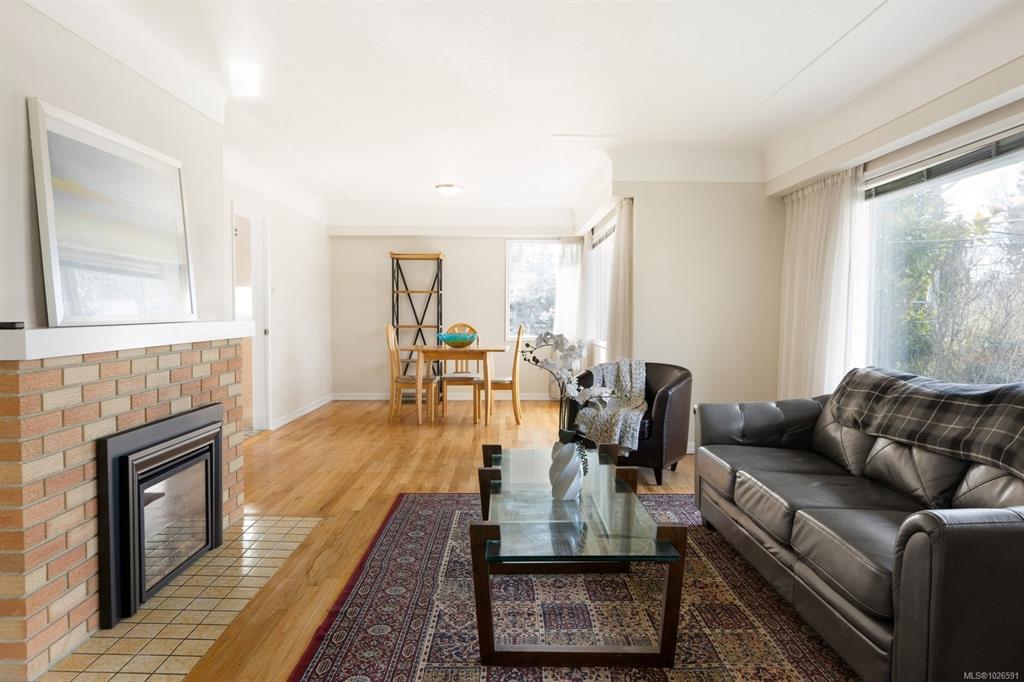 Third View of 683 Richmond Ave, Victoria, BC, V8S 3Y8