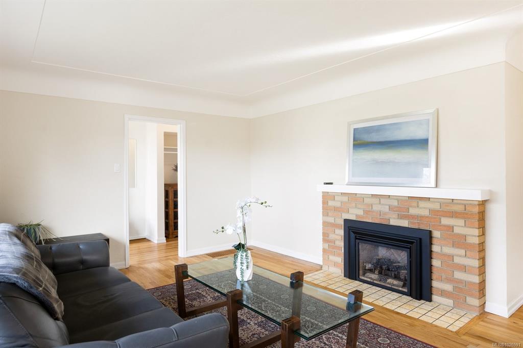 Fifth View of 683 Richmond Ave, Victoria, BC, V8S 3Y8