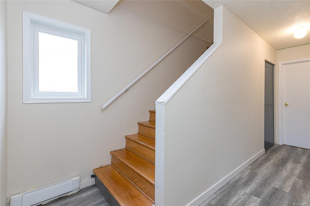 Fourth View of 375 Kislingbury Lane, View Royal, BC, V8X 2L5