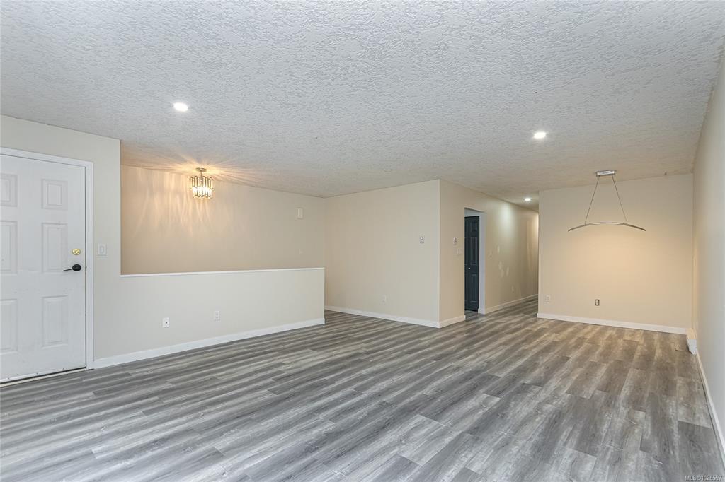 Fifth View of 375 Kislingbury Lane, View Royal, BC, V8X 2L5