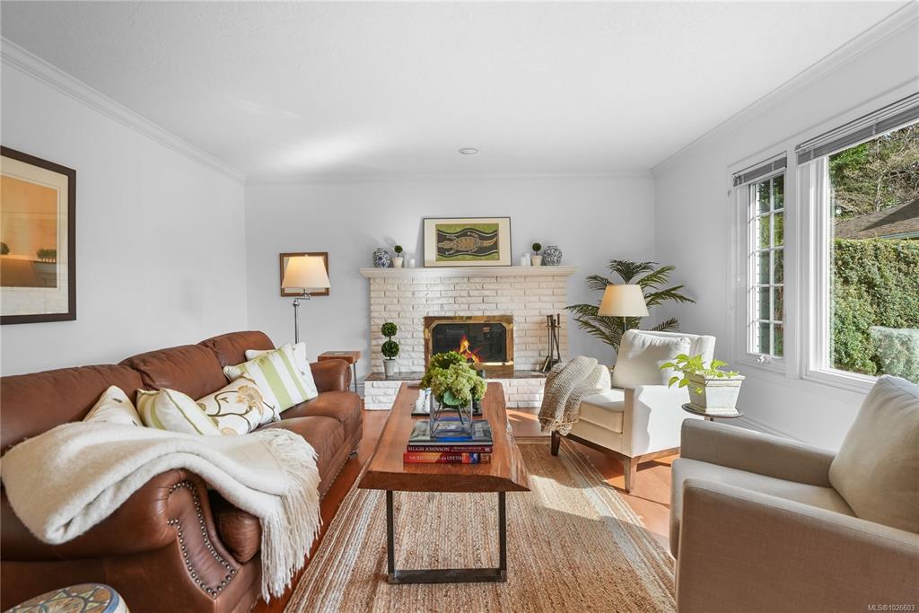 Fifth View of 2220 Tashy Pl, Saanich, BC, V8N 4R6