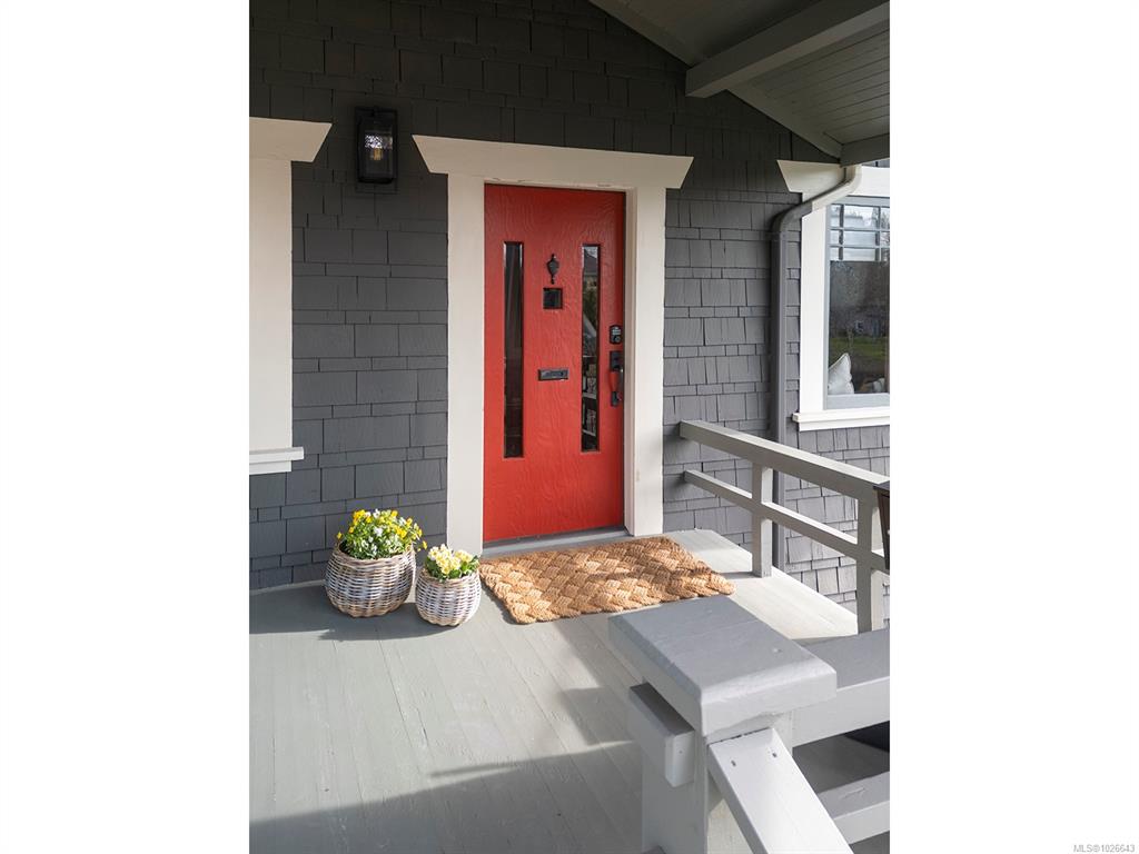 Third View of 939 Cowichan St, Victoria, BC, V8S 4E6