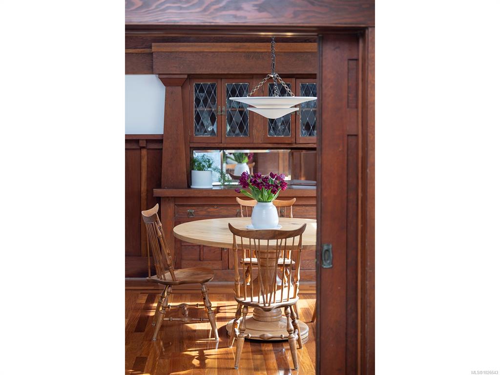 Fifth View of 939 Cowichan St, Victoria, BC, V8S 4E6