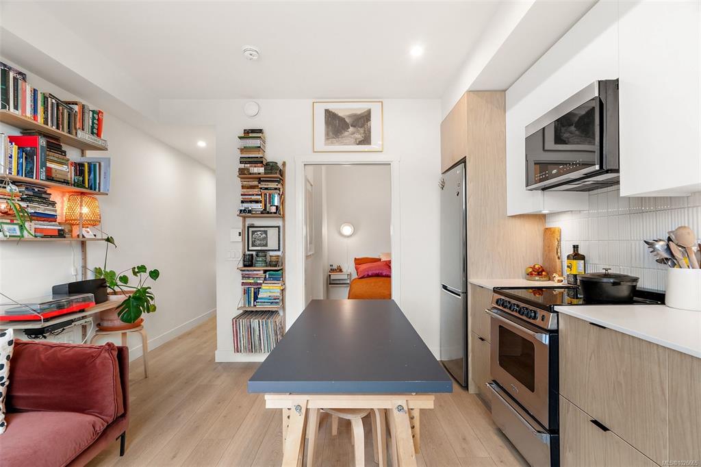 Fifth View of 1301 Hillside Ave, Sparrow, Victoria, BC, V8T 0E3