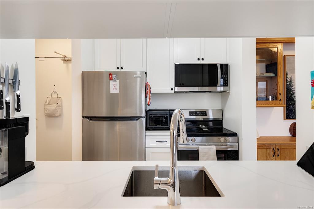 Fourth View of 1630 Quadra St, Victoria, BC, V8W 3J5