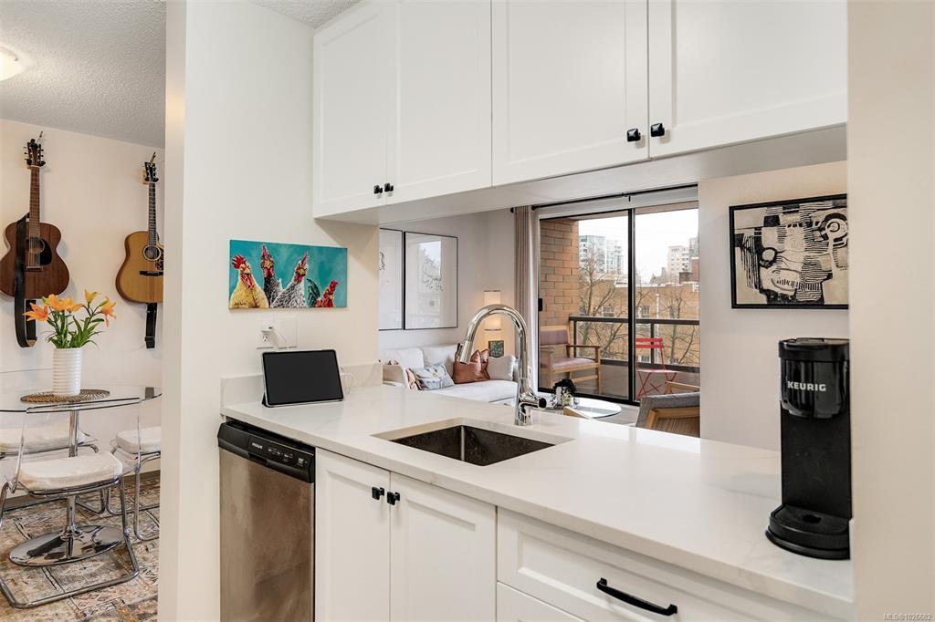 Fifth View of 1630 Quadra St, Victoria, BC, V8W 3J5