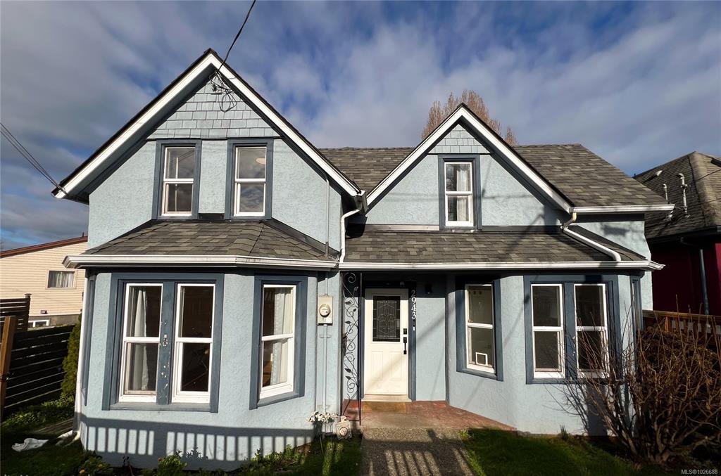 Fifth View of 2943 Cedar Hill Rd, Victoria, BC, V8T 3H8