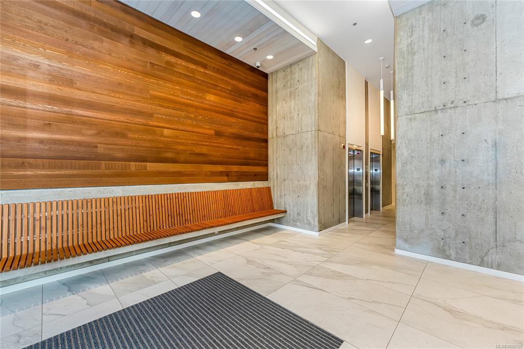 Fifth View of 1033 Cook St, Black & White, Victoria, BC, V8V 0E1