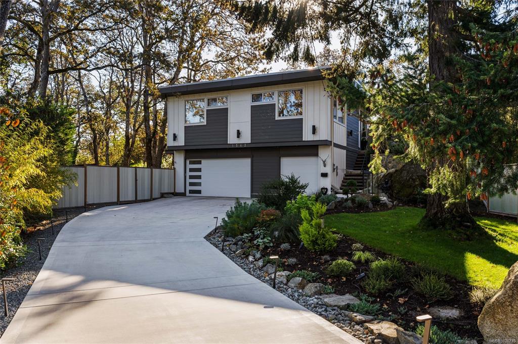 Third View of 1542 Athlone Dr, Saanich, BC, V8P 2T1