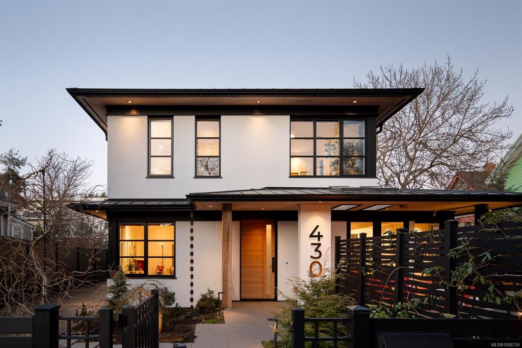 Second View of 430 Luxton Ave, Victoria, BC, V8V 1C9