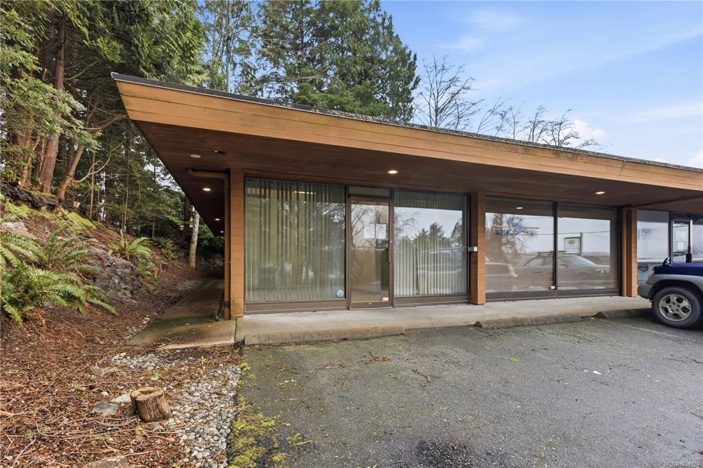 MLS® listing #30666715 for sale located at 1566 Peninsula Rd