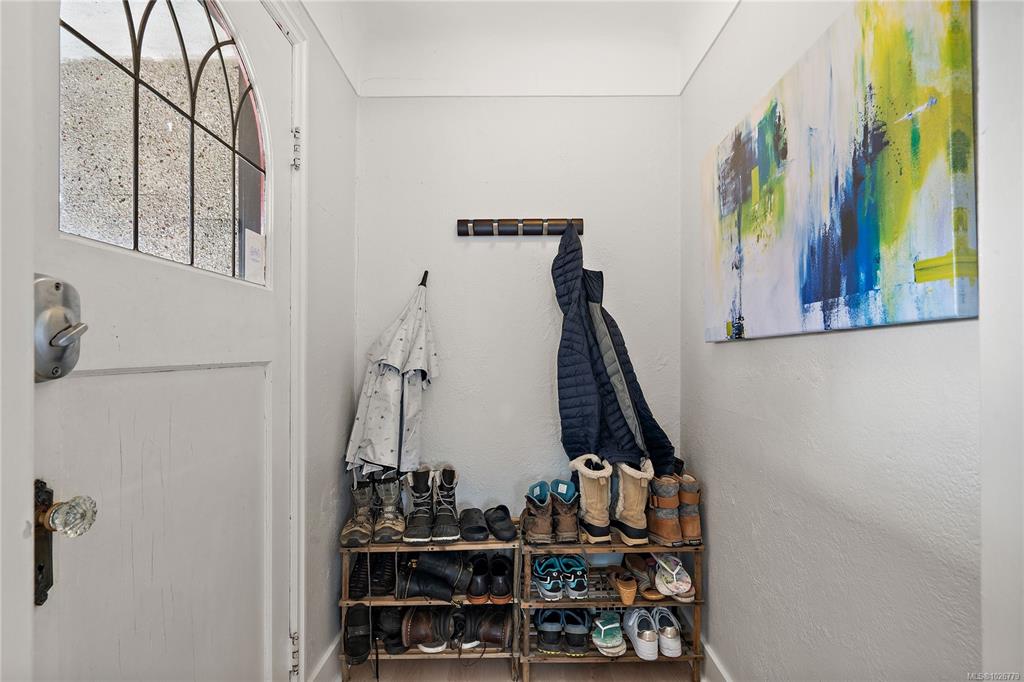 Fifth View of 3166 Earl Grey St, Saanich, BC, V9A 1W9