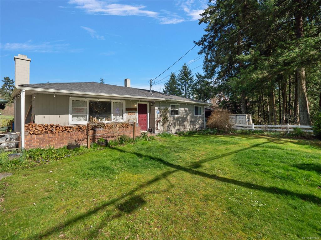 Third View of 476 Quayle Rd, Saanich, BC, V9E 2J7