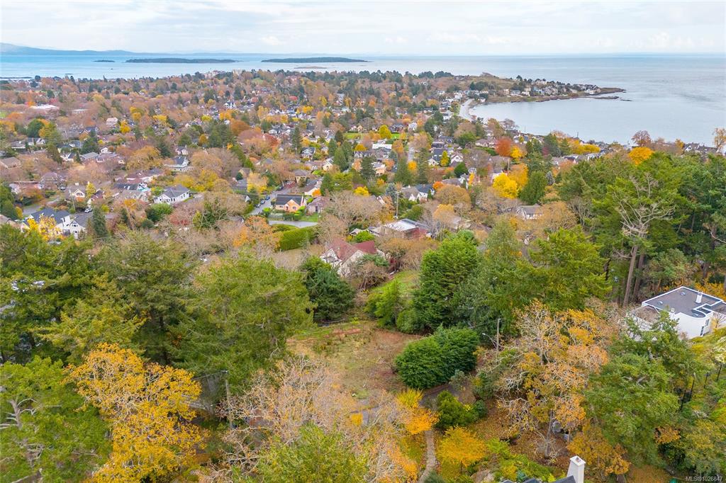 Fourth View of 24 Sylvan Lane, Oak Bay, BC, V8S 2K8