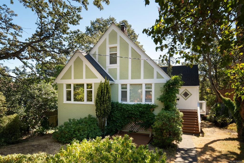 Third View of 1959 Hampshire Rd, Oak Bay, BC, V8R 5T9