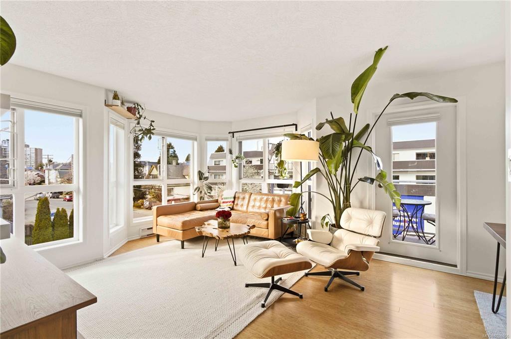 Second View of 1053 Balmoral Rd, Victoria, BC, V8T 1A7