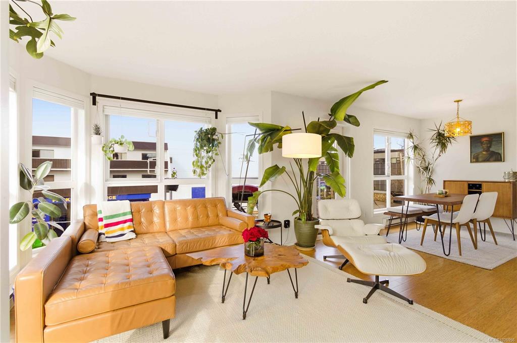 Fifth View of 1053 Balmoral Rd, Victoria, BC, V8T 1A7