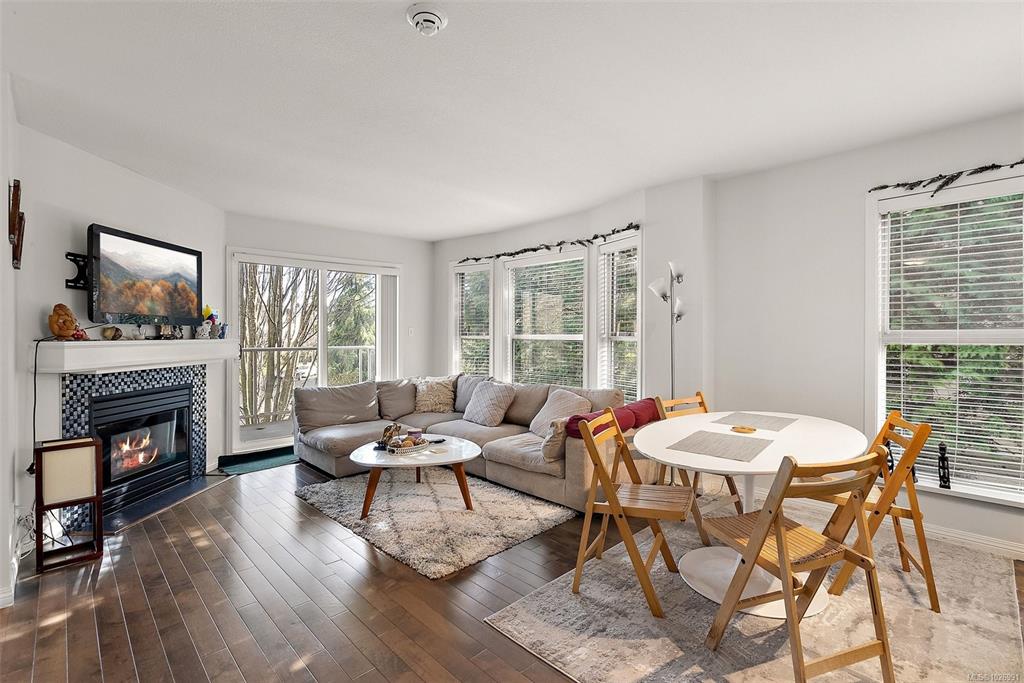 Fourth View of 1710 Fort St, Waterford Park, Victoria, BC, V8R 1J2