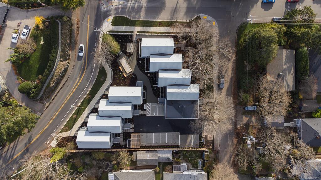 Fifth View of 909 Redfern Rd, Wisteria Row, Victoria, BC, V8S 4H8