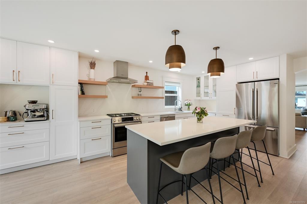 Third View of 1317 Balmoral Rd, Victoria, BC, V8R 1L6