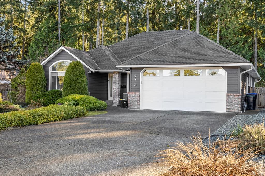 745 Redwood Dr, 1027083, BC,