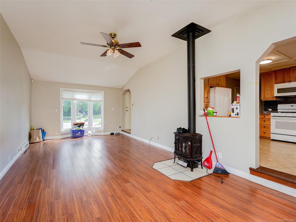 Fifth View of 2814 Carlow Rd, Langford, BC, V9B 4E3