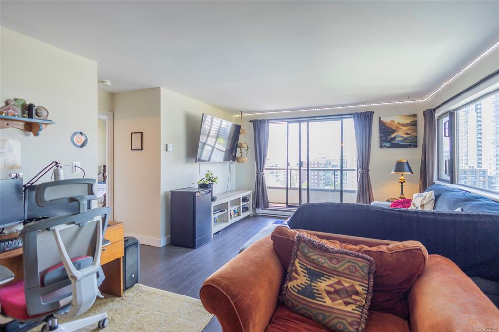 Fifth View of 1630 Quadra St, Victoria, BC, V8W 3J5