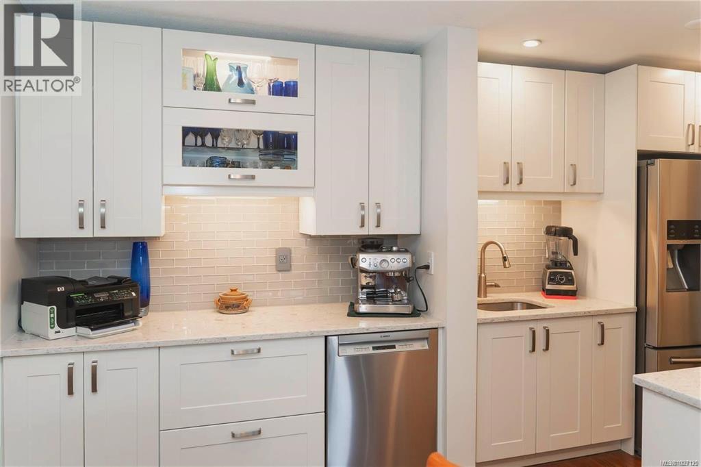 Third View of 105 Gorge Rd E, Treelane Estates, Victoria, BC, V9A 6Z2