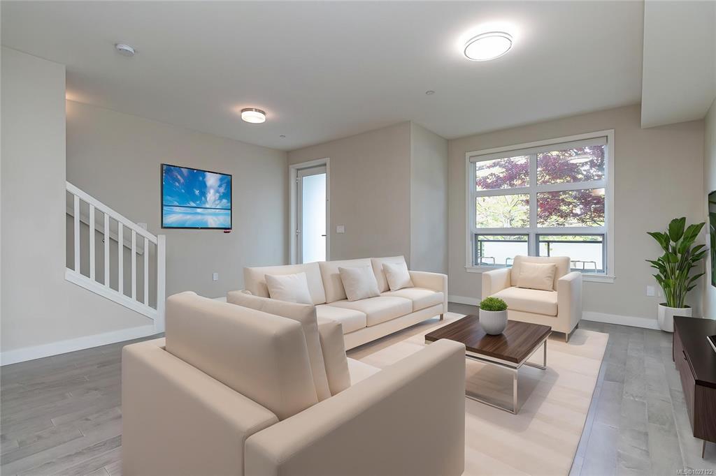 Second View of 4000 Shelbourne St, Boulevard, Saanich, BC, V8N 3E4