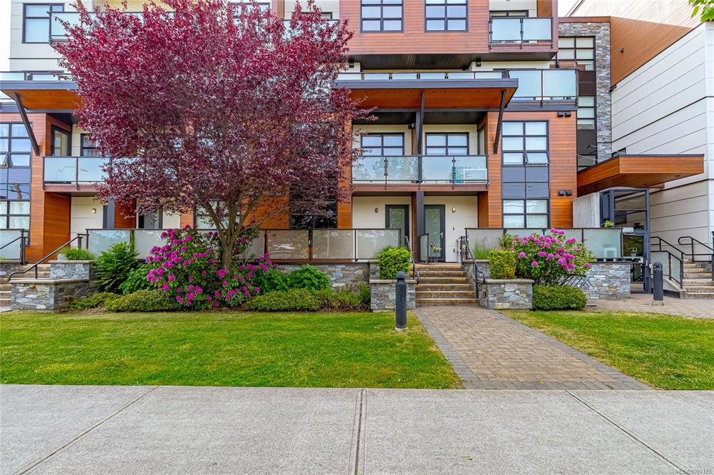 Fifth View of 4000 Shelbourne St, Boulevard, Saanich, BC, V8N 3E4