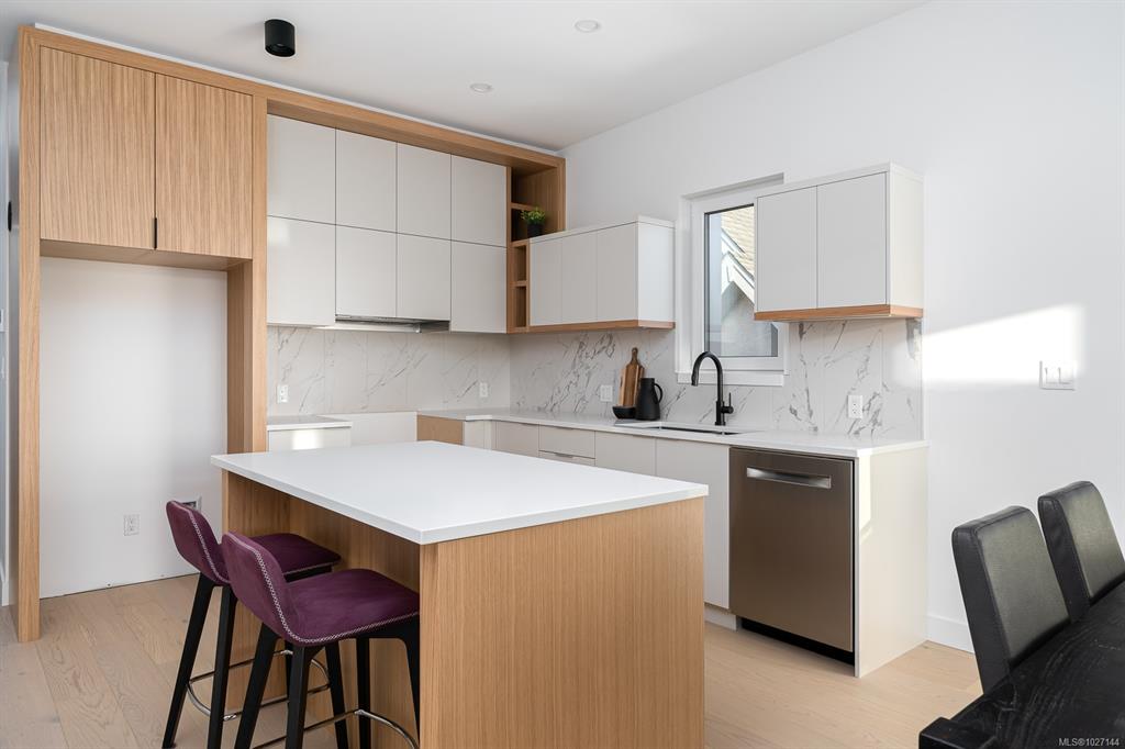 Fourth View of 1417 May St, Victoria, BC, V8S 1C2