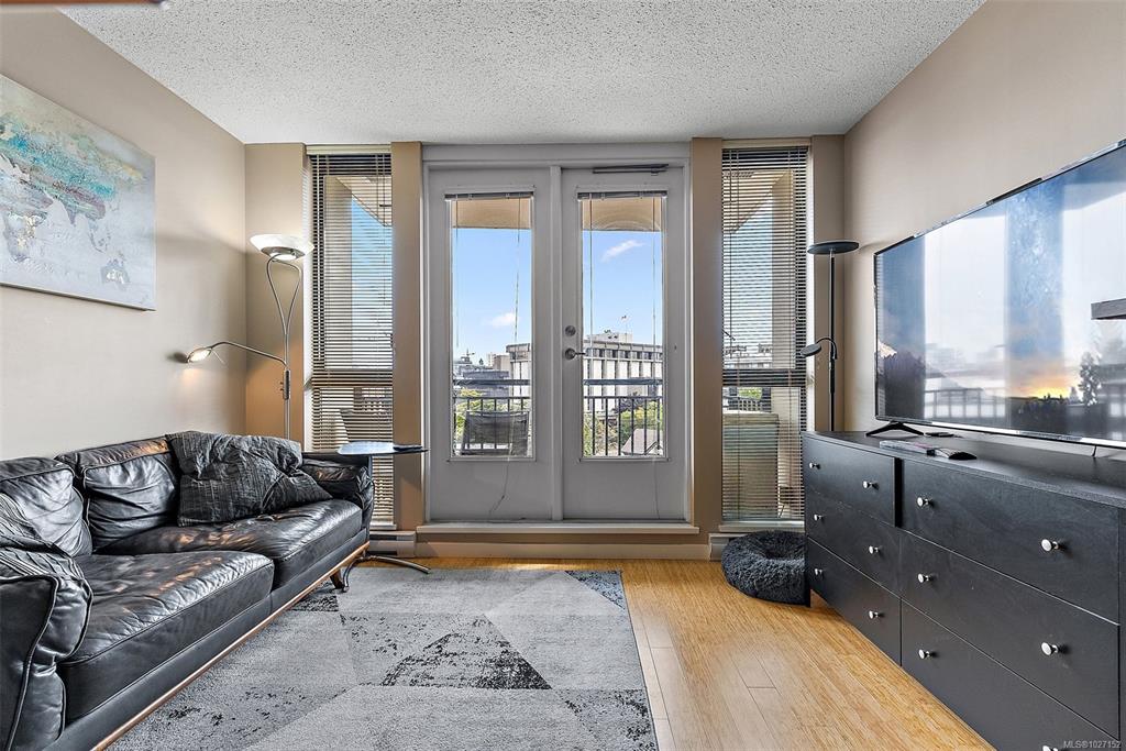 Third View of 751 Fairfield Rd, Victoria, BC, V8W 4A4