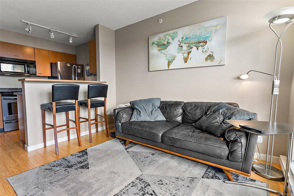 Fifth View of 751 Fairfield Rd, Victoria, BC, V8W 4A4