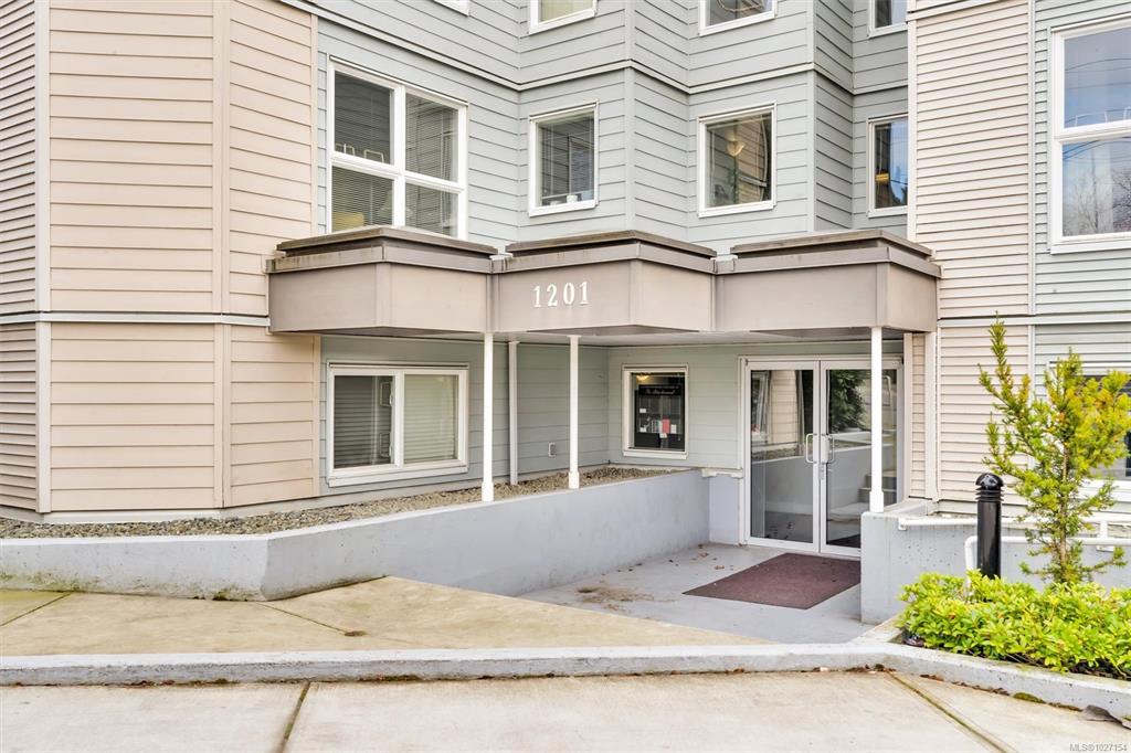 Third View of 1201 Hillside Ave, Blackwood Manor, Victoria, BC, V8T 2B1