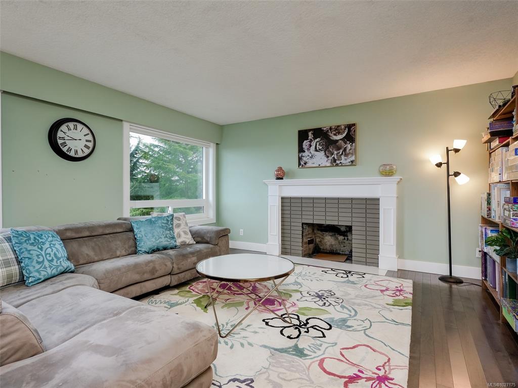 Third View of 6629 Tamany Dr, Central Saanich, BC, V8Z 6Y9