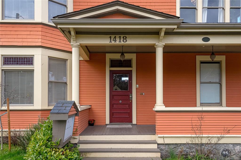 Fourth View of 1418 Fernwood Rd, Victoria, BC, V8V 4P7