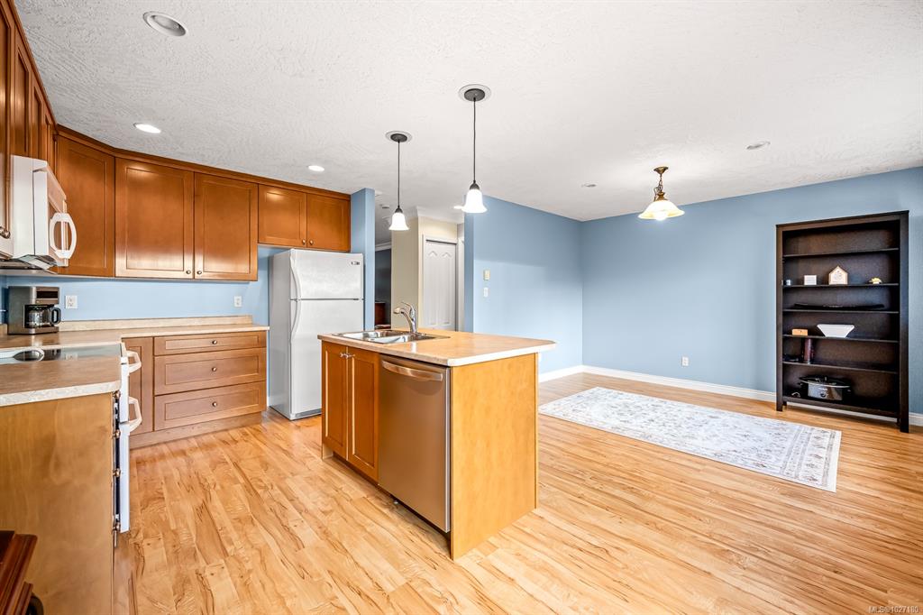 2475 Mansfield Dr, 1027180, BC,