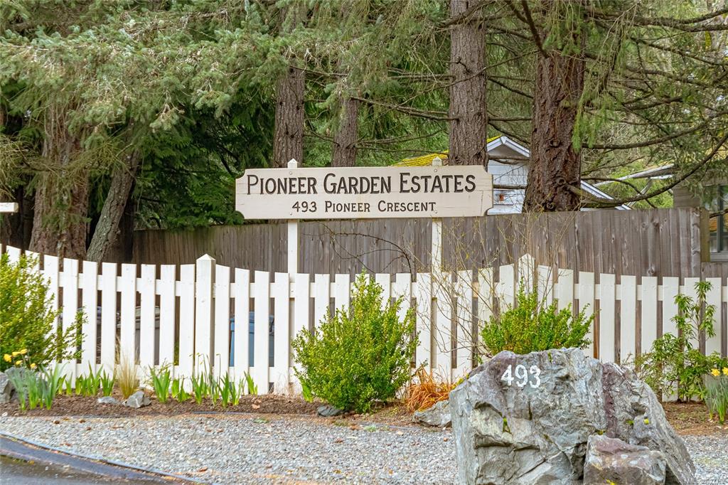 Fourth View of 493 Pioneer Cres, Parksville, BC, V9P 1V2