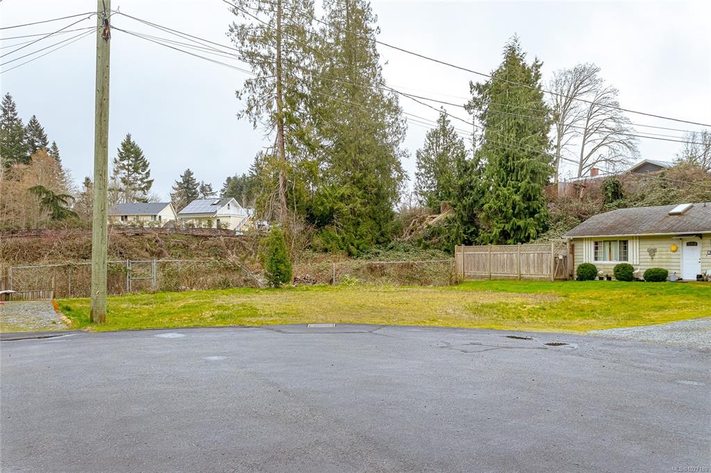 Fifth View of 493 Pioneer Cres, Parksville, BC, V9P 1V2