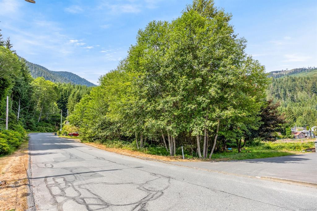 Fifth View of 581 Macmillan Dr, Sayward, BC, V0P 1R0