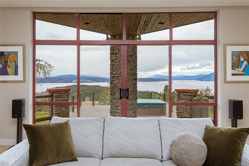 Third View of 1126 Highview Pl, North Saanich, BC, V8L 5J9