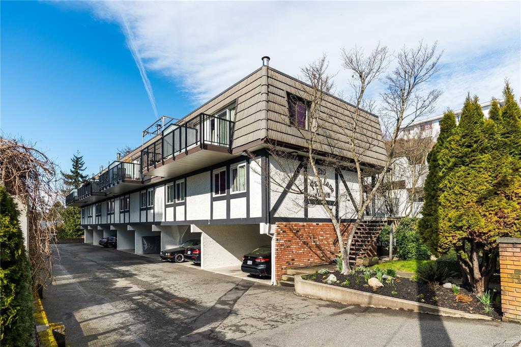 Second View of 210 Douglas St, Park Lane Mews, Victoria, BC, V8V 2P2