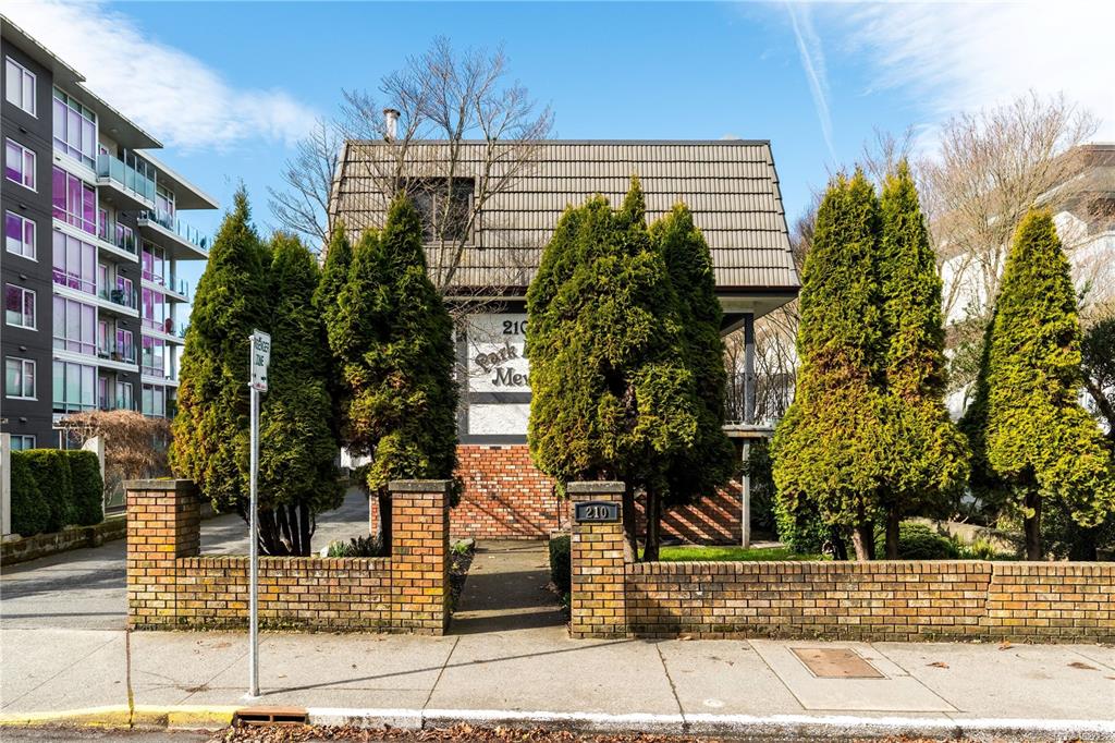 Fourth View of 210 Douglas St, Park Lane Mews, Victoria, BC, V8V 2P2