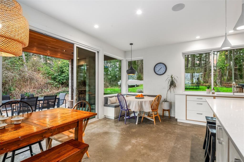 Fourth View of 1230 Burnside Rd W, Saanich, BC, V8Z 1N7