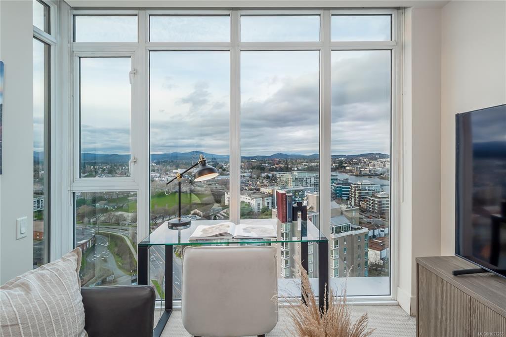 Fifth View of 83 Saghalie Rd, Victoria, BC, V9A 0E7