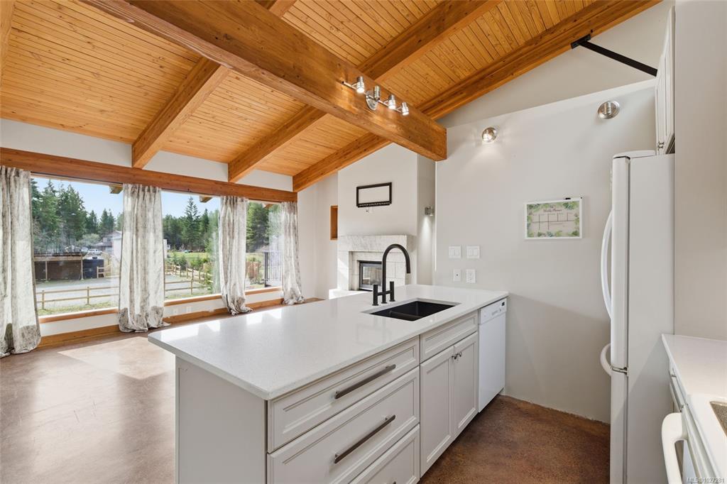 1425 Benzon Cres, 1027281, BC,